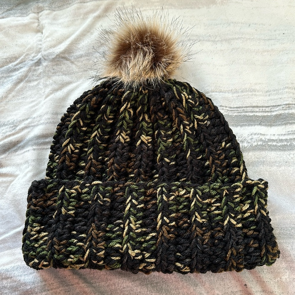 Chunky Ribbed Crocheted Beanie with Faux Fur Pom Pom Adult black & camouflage